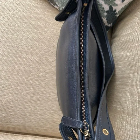 Vintage Coach Navy Legacy Zip #9966 Leather Shoulder Bag with Gold Hardware - Picture 7 of 11